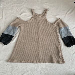 Fantastic Fawn cold shoulder sweater. Size Small